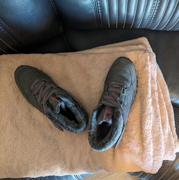 Fur Booties/Sneakers - Picture 2 of 6